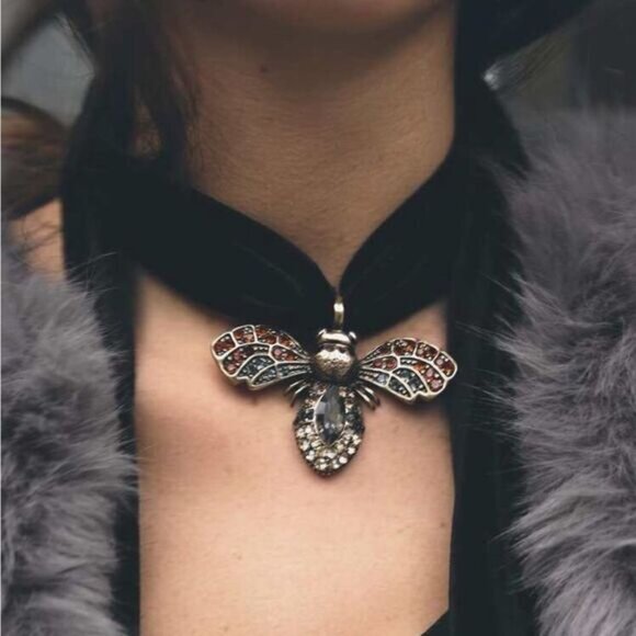 Free People Jewelry - Bees necklace N1267